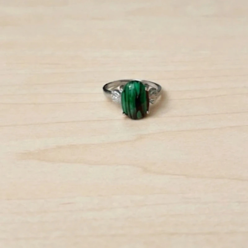 Women's Vintage Ring Unknown Gemstone Green and Silver Size 6